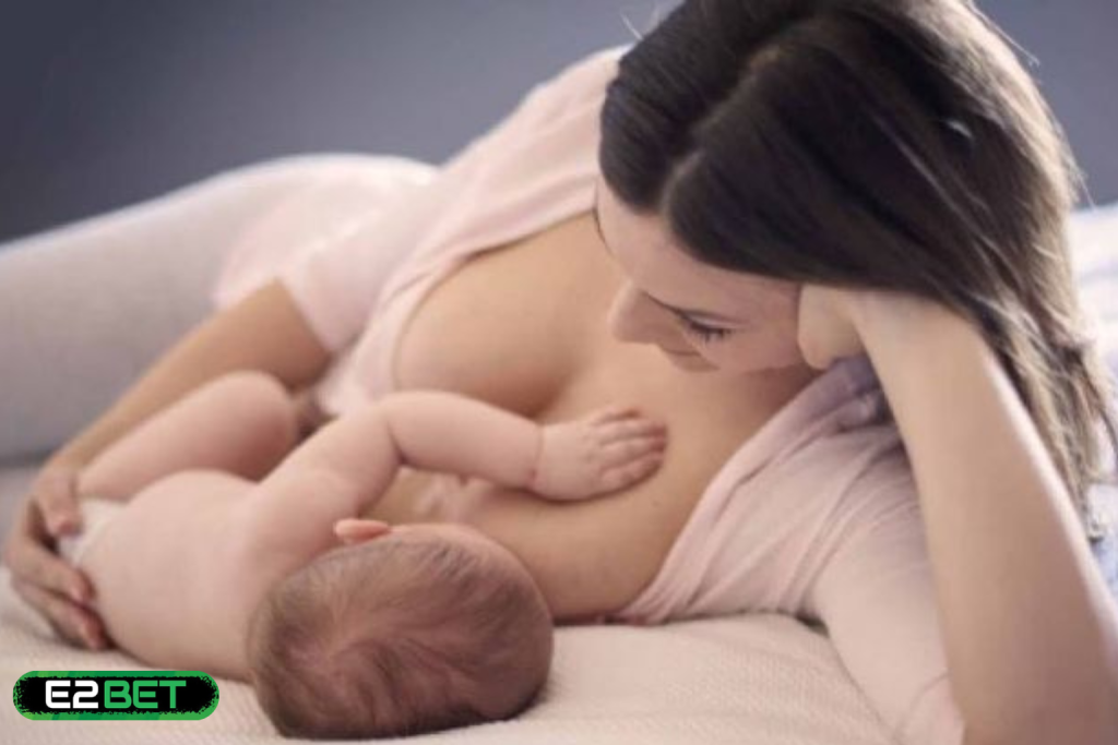 Nằm Mơ Thấy Cho Em Bé Bú Đánh Con Gì? Giải Mã Tâm Linh & Con Số May Mắn
